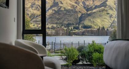 Luxury Lakefront Studio with Stunning Views