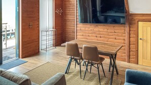 Living area - Centilen Pedr - Daffodil - UKC7078 (Nansidyll)