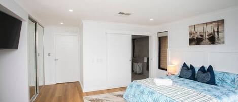 5 soveværelser, skrivebord, strygejern/strygebræt, weekendseng