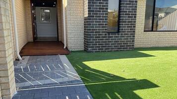 المنطقة المحيطة بالمنشأة