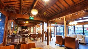 المنشأة من الداخل