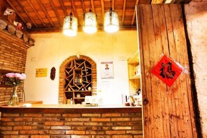Lobby - Homeward Bound Inn (Wuyuan)