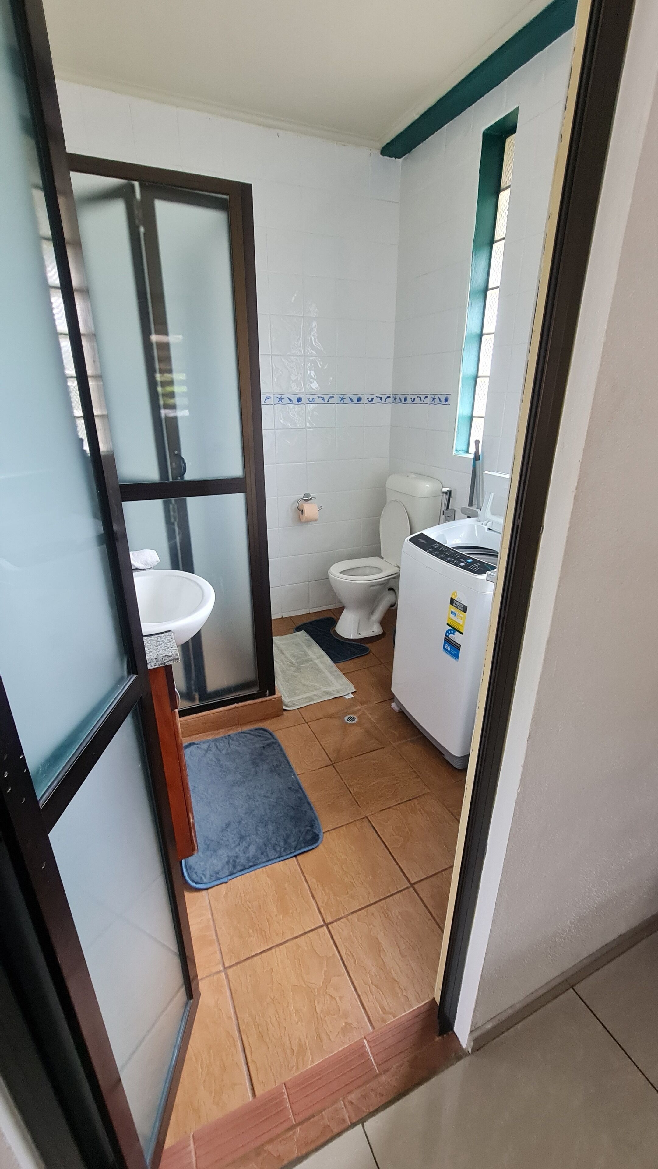 坐浴桶、毛巾、肥皂、卫生纸