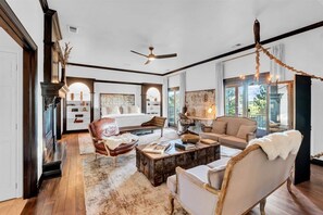 7 bedrooms, desk, iron/ironing board, travel cot - Exclusive Luxury Estate | River Front | Sleeps 16 (Longmont)