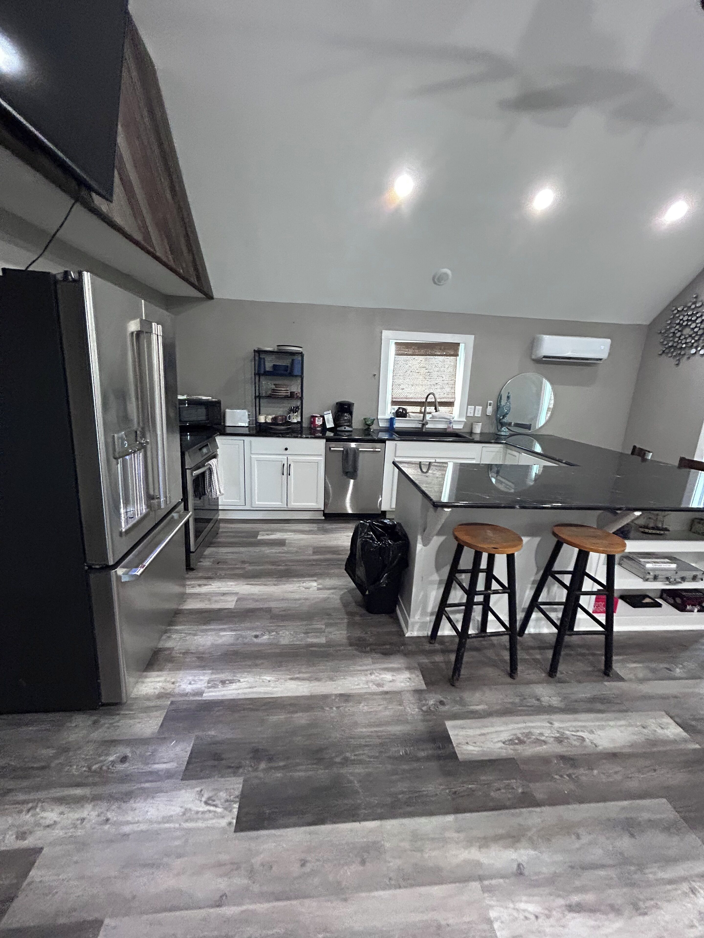 Microondas, horno, parrilla de estufa y lavavajillas 