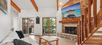 Family-Friendly Condo, 7 Beds, 1-Block to FREE Bus for Copper & Breck, Dog OK