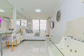 3 عدّة غرف نوم ومكواة/لوح كي وخدمة الإنترنت وملاءات أسرّة