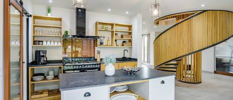 Lave-vaisselle, chaise haute