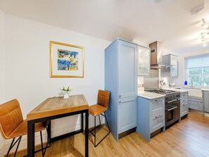 Lavavajillas y periquera 