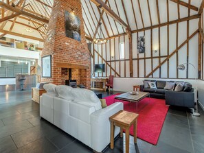 Lobby - Stunning converted barn in beautiful countryside. (Gosfield)