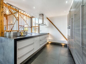 Dishwasher, highchair - Stunning converted barn in beautiful countryside. (Gosfield)