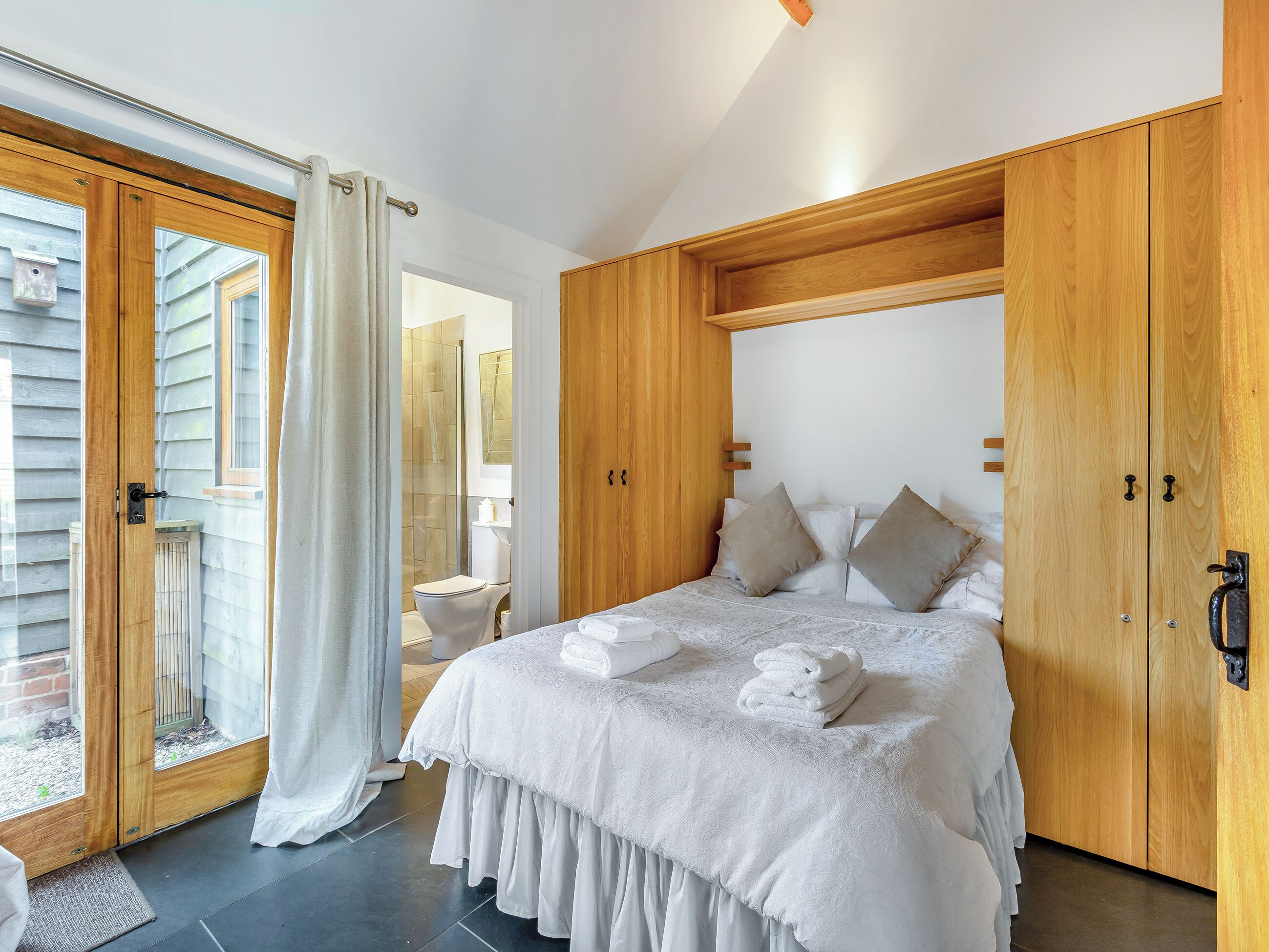 5 bedrooms, free WiFi