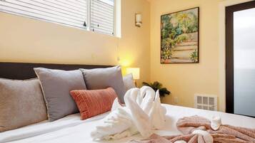 3 bedrooms, iron/ironing board, WiFi, bed sheets