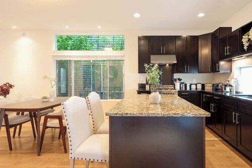 Elegant Ballard 3b 2.5b | Designer Touch & Patio