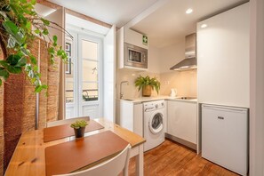 Fridge, coffee/tea maker, toaster