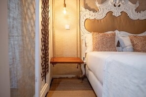 Iron/ironing board, Internet, bed sheets