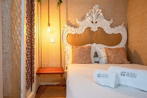Iron/ironing board, Internet, bed sheets