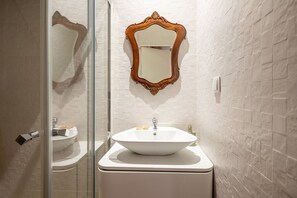 Doccia, asciugacapelli, asciugamani