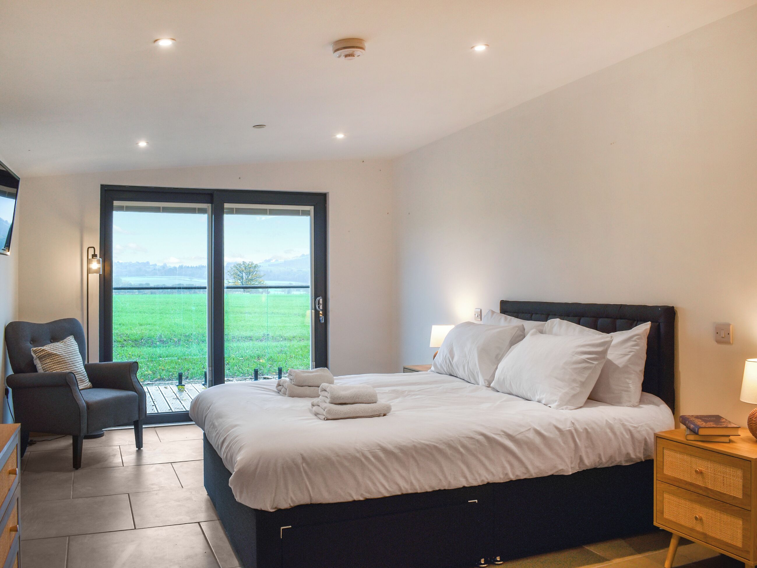 4 bedrooms, free WiFi, wheelchair access