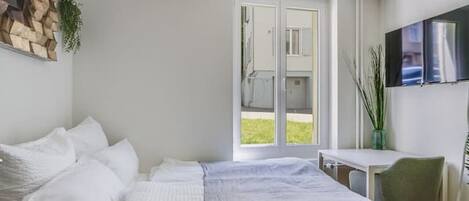 1 bedroom, desk, iron/ironing board, WiFi