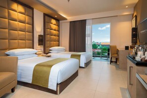 Premier Twin | Desk, iron/ironing board - Eastparc Hotel Yogyakarta (Depok)