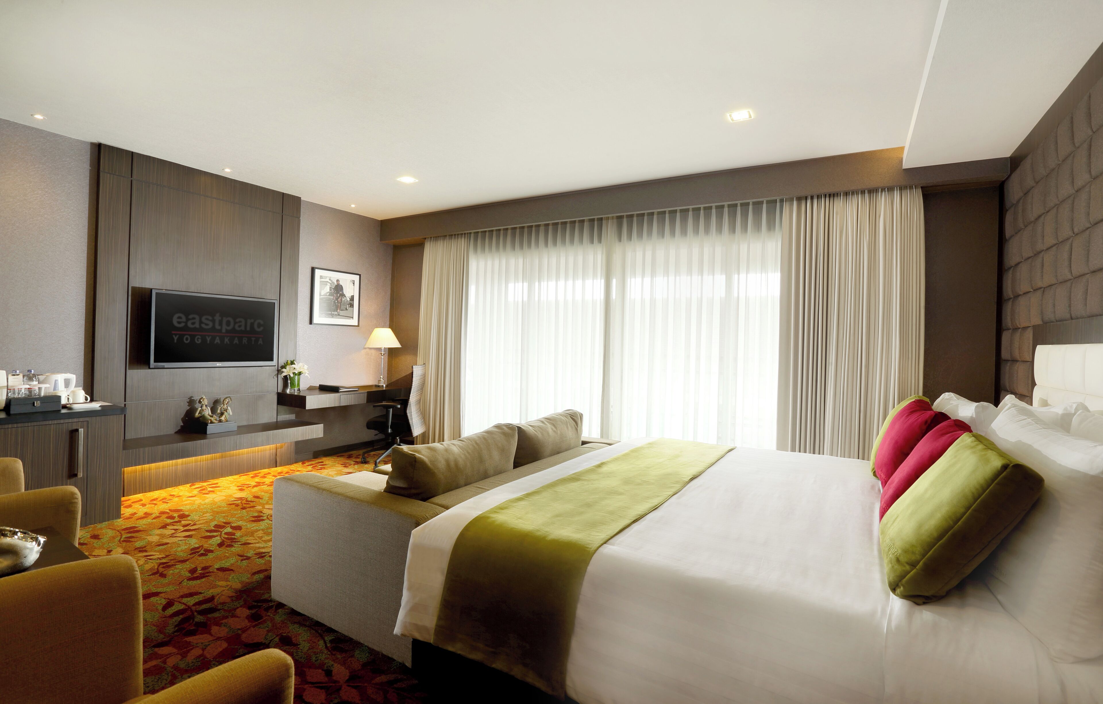 프레지덴셜 스위트 | 책상, 다리미/다리미판