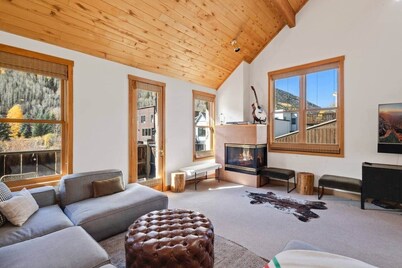 Spruce View: Big & Bright Downtown Telluride!