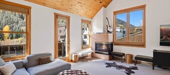 Spruce View: Big & Bright Downtown Telluride!