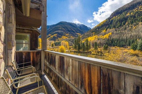 Spruce View: Big & Bright Downtown Telluride!