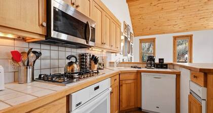 Spruce View: Big & Bright Downtown Telluride!