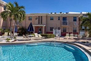 Unclassified image, 4 of 50, button