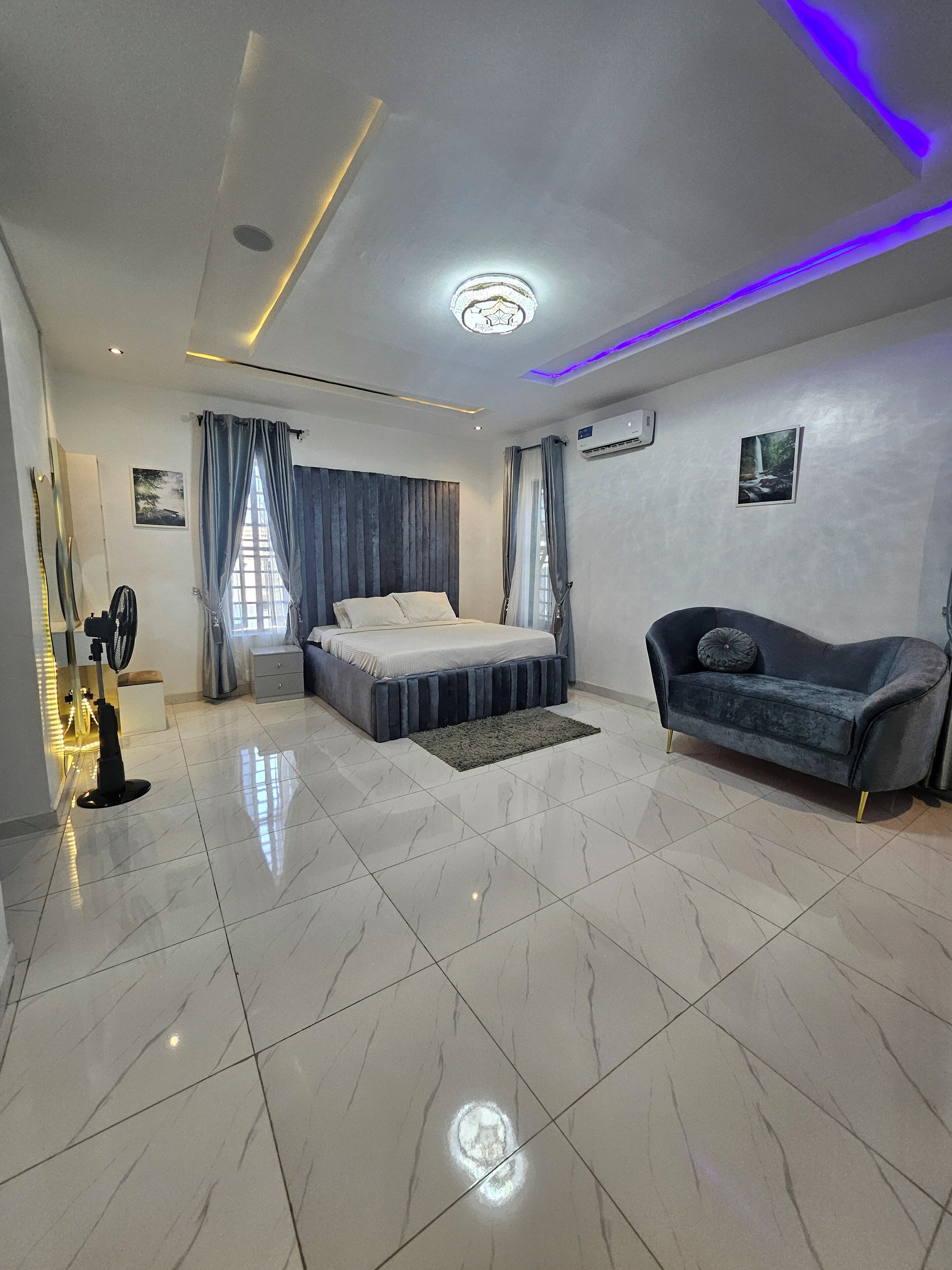 5 bedrooms, iron/ironing board, WiFi, bed sheets