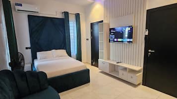 5 habitaciones, tabla de planchar con plancha, wifi y ropa de cama