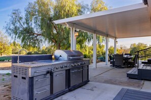 Unclassified image, 4 of 29, button