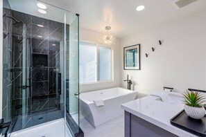 Dusj, boblebad, hårføner og håndklær