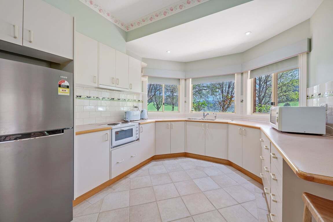 Micro-ondes, plaque de cuisson, cafetière/bouilloire, grille-pain