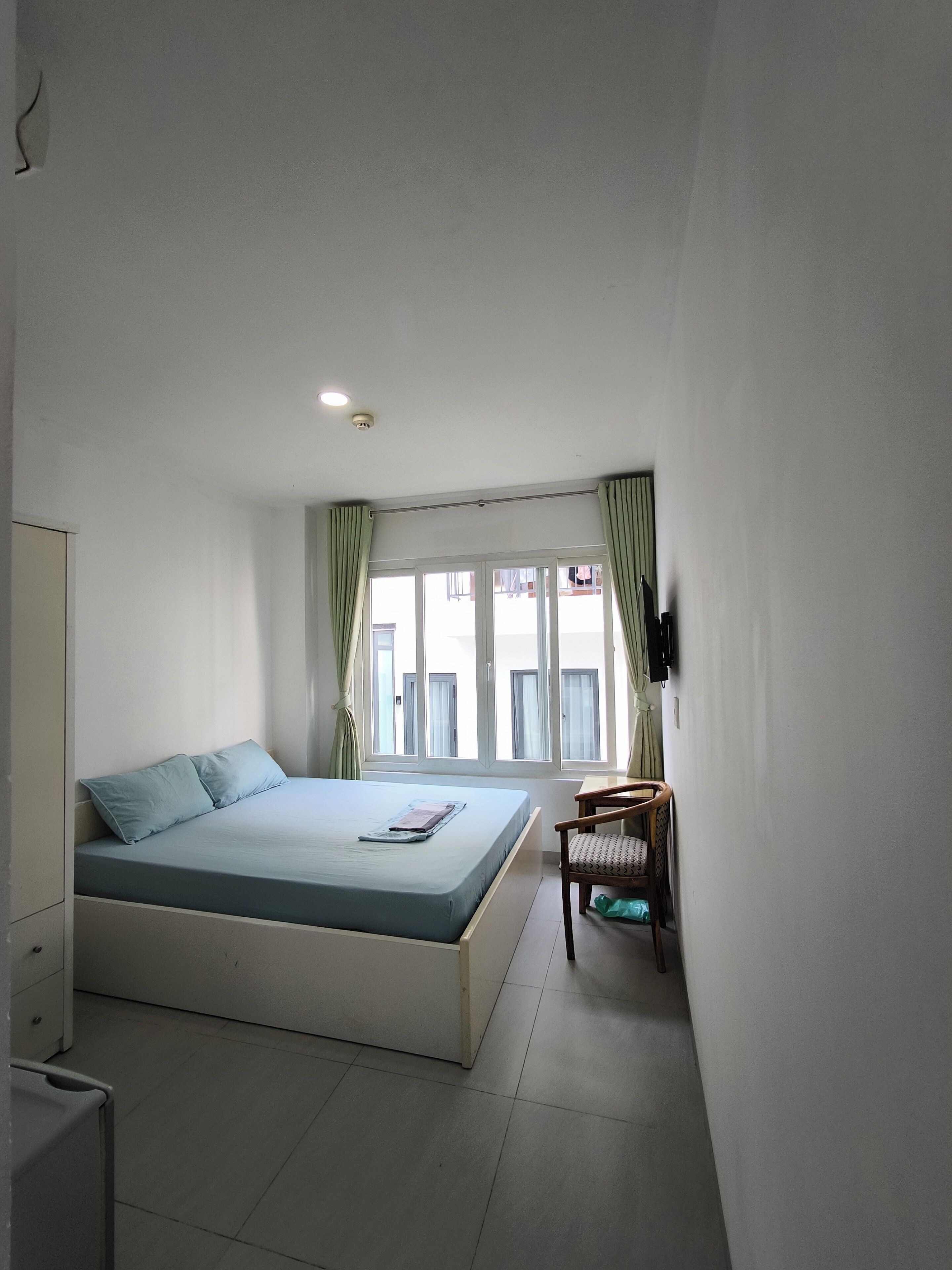 Standard-huone, näköala pihalle | Työpöytä