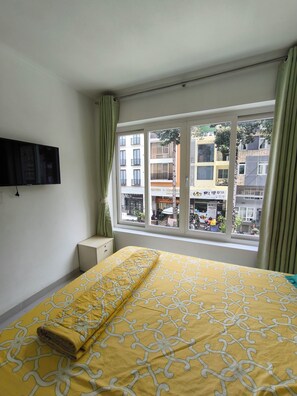 Quarto standard, vista para o pátio | Escrivaninha