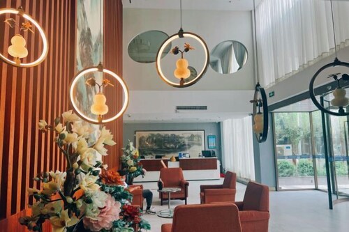 Gong Mei Blue Peacock Business Hotel (Beijing Xisanqi)