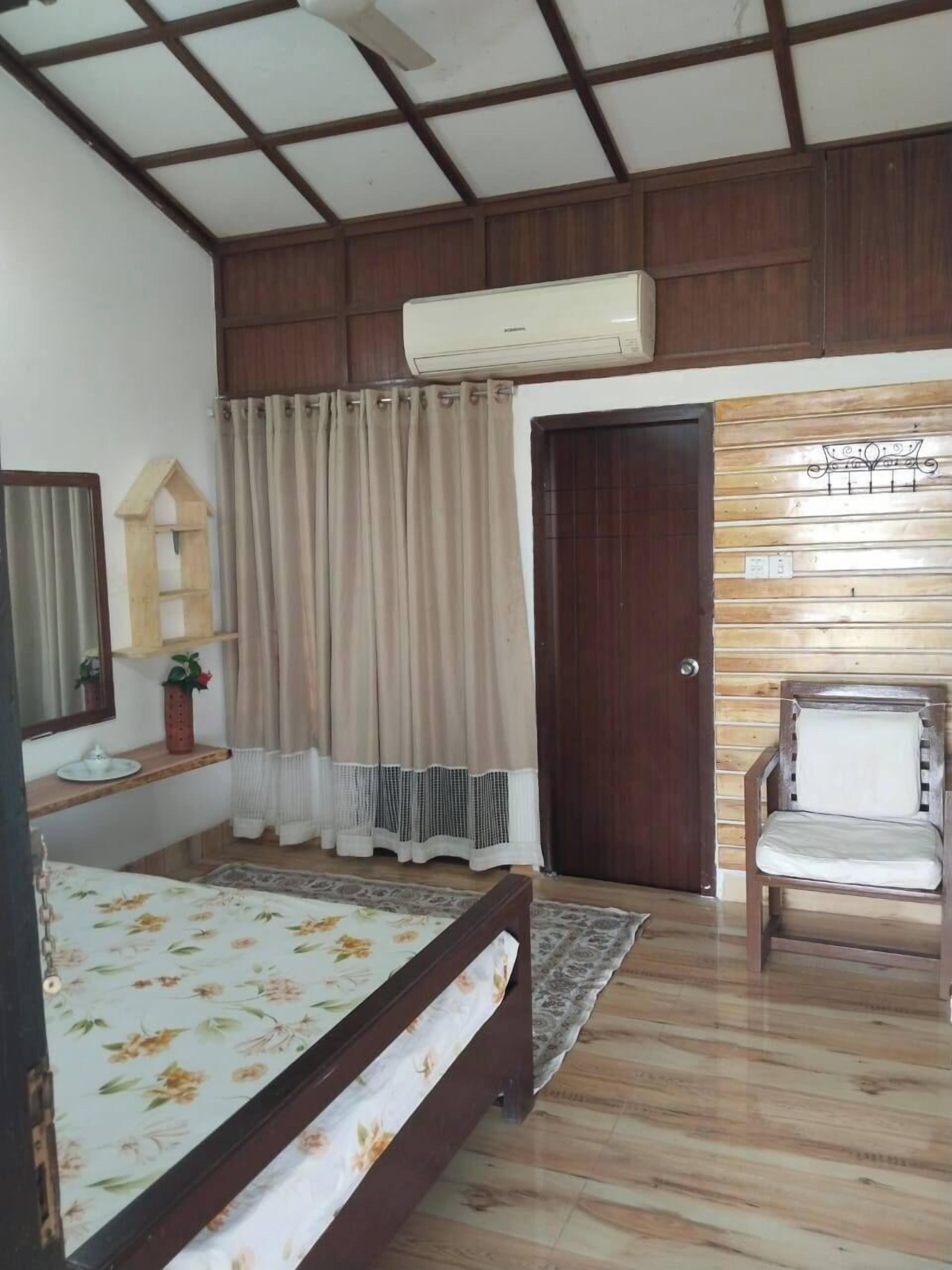 Deluxe Double Room, Balcony, Lake View | Free WiFi