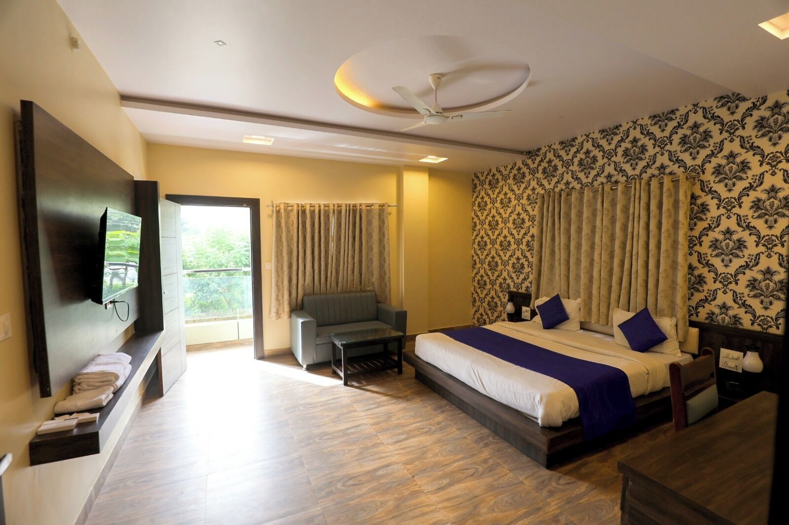 Superior Room | Laptop workspace, free WiFi