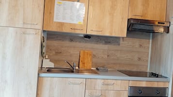 Micro-ondes, four, plaque de cuisson