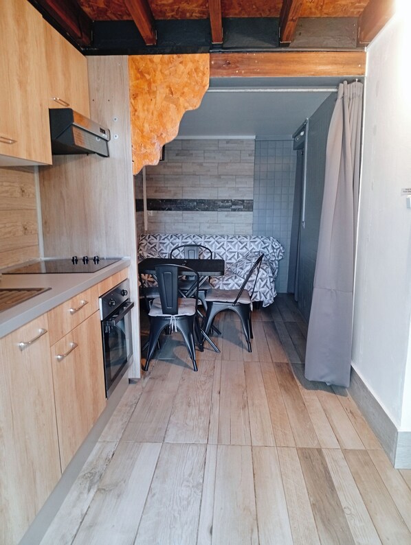 1 bedroom, iron/ironing board, travel cot, free WiFi