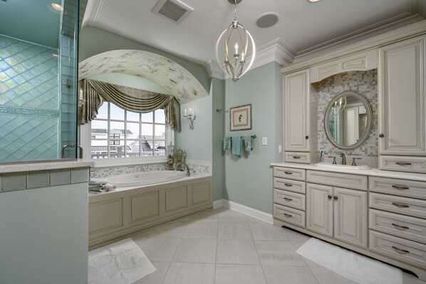 Full Bath with Soaking Tub