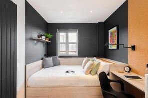 6 habitaciones, escritorio, tabla de planchar con plancha y wifi gratis 