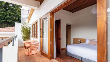 Chic Chic | In-room safe, desk, laptop workspace, iron/ironing board