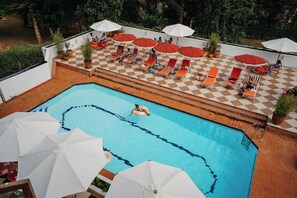 Outdoor pool - Céline & Lolo (Nairobi)
