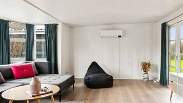 ํ์ฐ์ค | ๋ด๋ถ