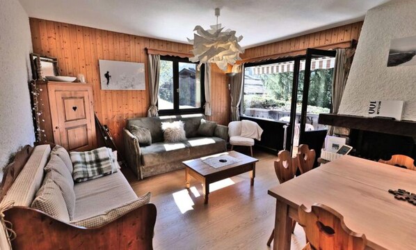 Living area - Apartment in Le Grand-bornand With Views (Le Grand-Bornand)