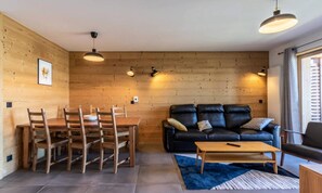 Living area - Apartment in Les Arcs With Spa Access (Bourg-Saint-Maurice)